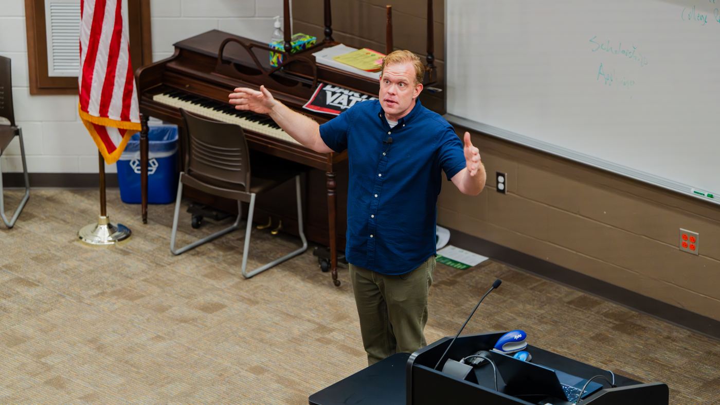 Ben Roberts speaking to students